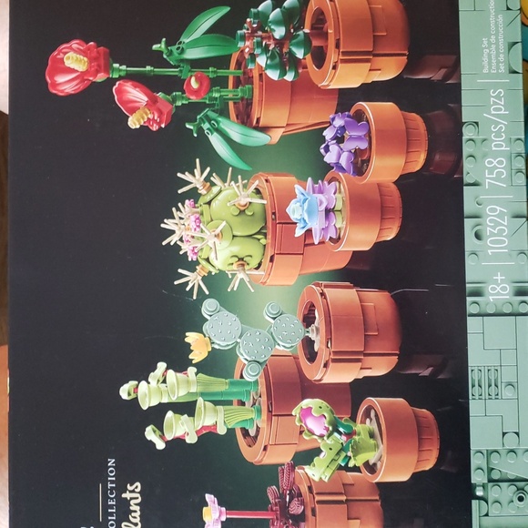 LEGO Icons Tiny Plants Building Set for Flower-Lovers - Picture 16 of 16